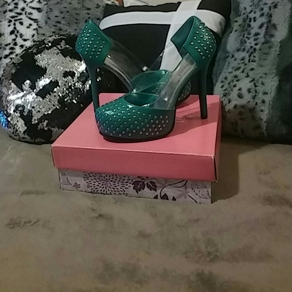 Size 7.5 seaform(teal) silver studded 4inch heel